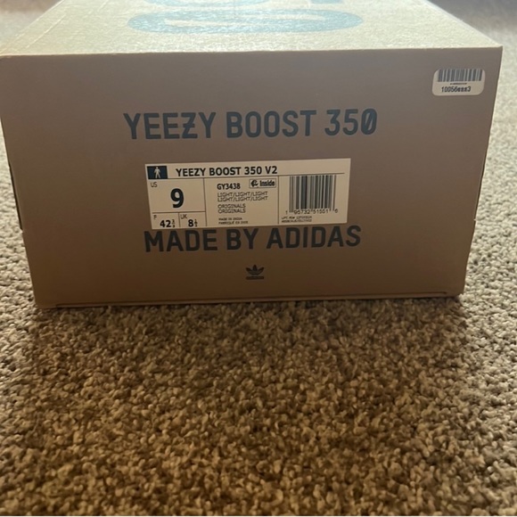 Yeezy 350 light v2 ,og box - Picture 3 of 5